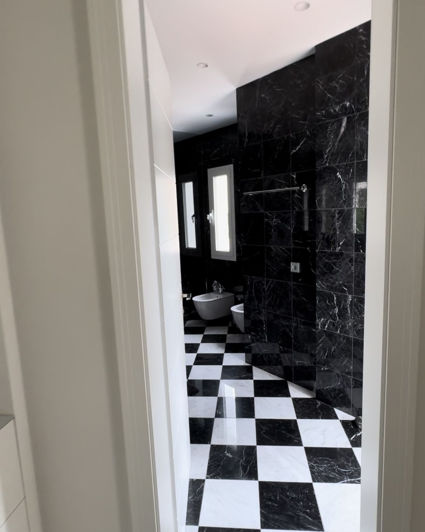 Image No.29-5 Bed Property for sale