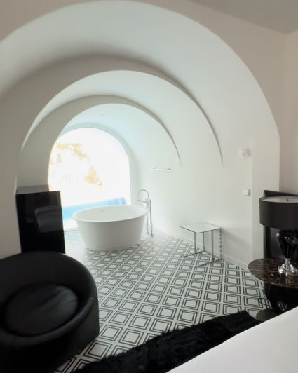 Image No.32-5 Bed Property for sale