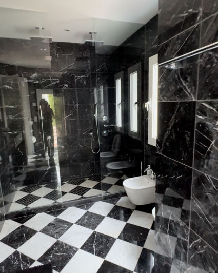 Image No.45-5 Bed Property for sale