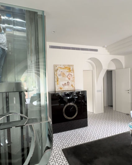 Image No.8-5 Bed Property for sale