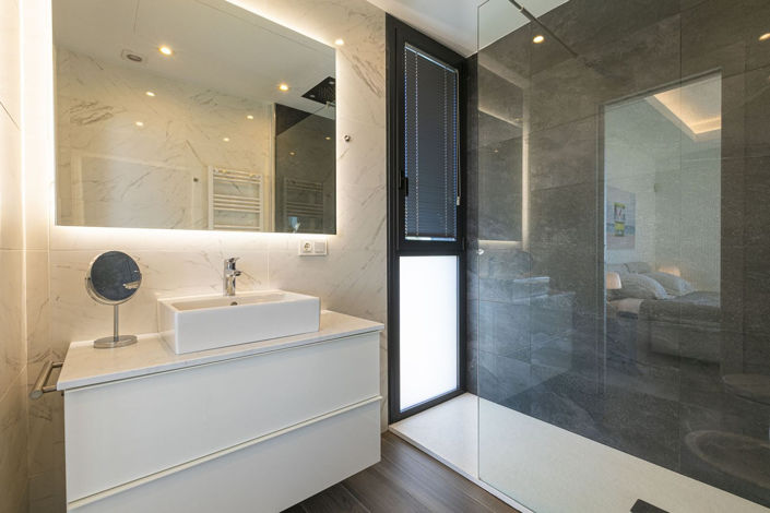 Image No.32-4 Bed Property for sale