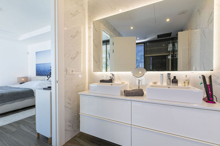 Image No.40-4 Bed Property for sale