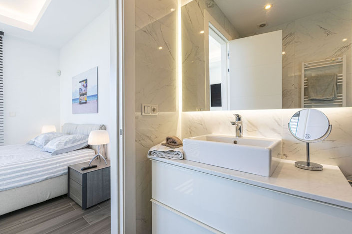 Image No.44-4 Bed Property for sale