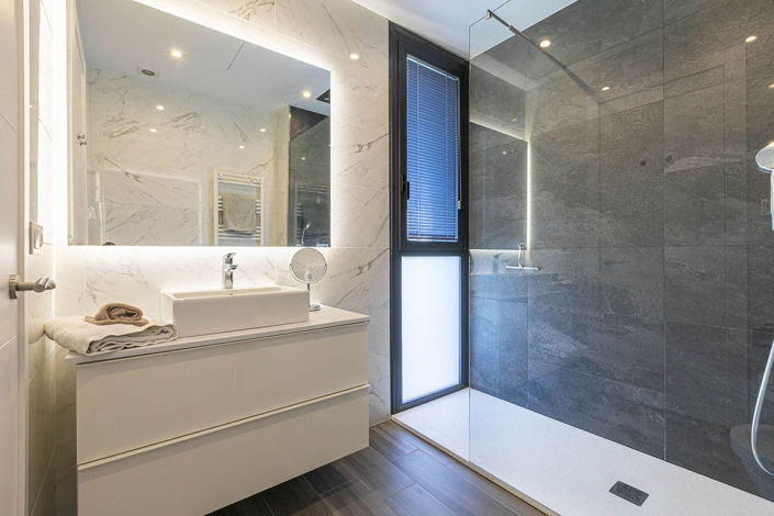 Image No.47-4 Bed Property for sale