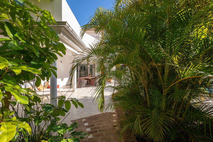 Image No.10-5 Bed Property for sale