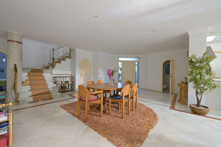 Image No.32-5 Bed Property for sale