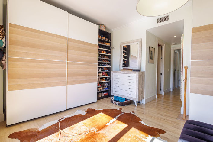 Image No.27-3 Bed Property for sale