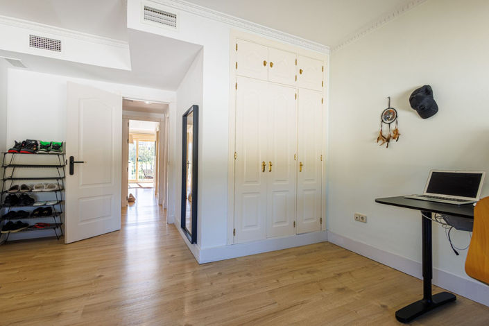 Image No.37-3 Bed Property for sale