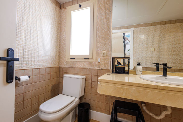 Image No.39-3 Bed Property for sale