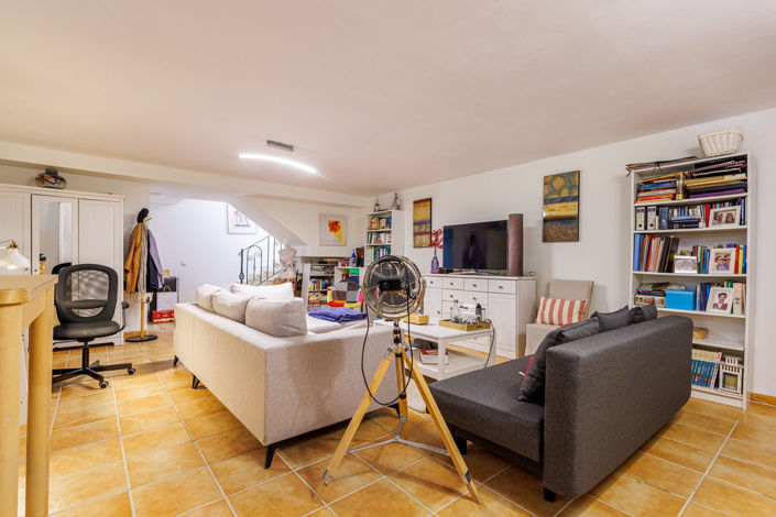 Image No.41-3 Bed Property for sale