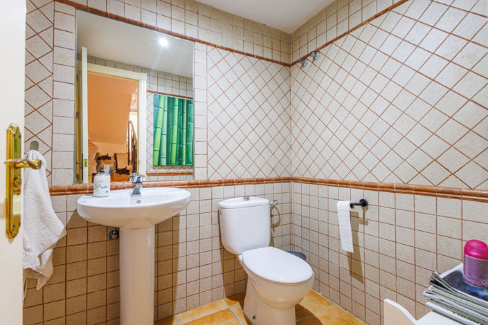 Image No.42-3 Bed Property for sale