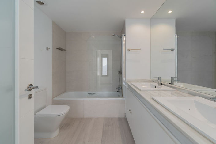 Image No.14-4 Bed Property for sale