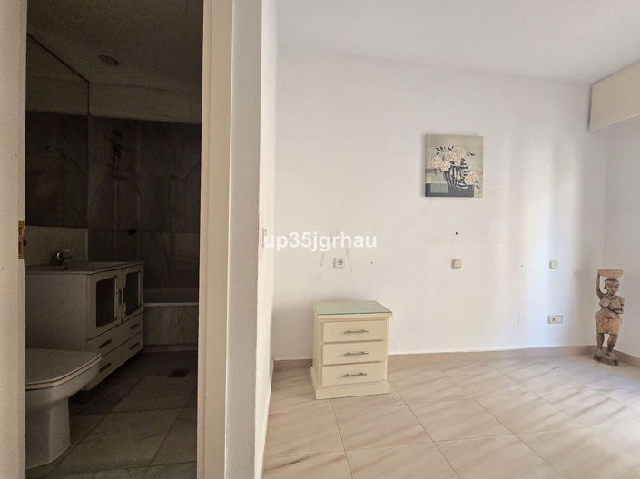 Image No.12-2 Bed Property for sale