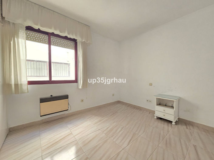 Image No.16-2 Bed Property for sale