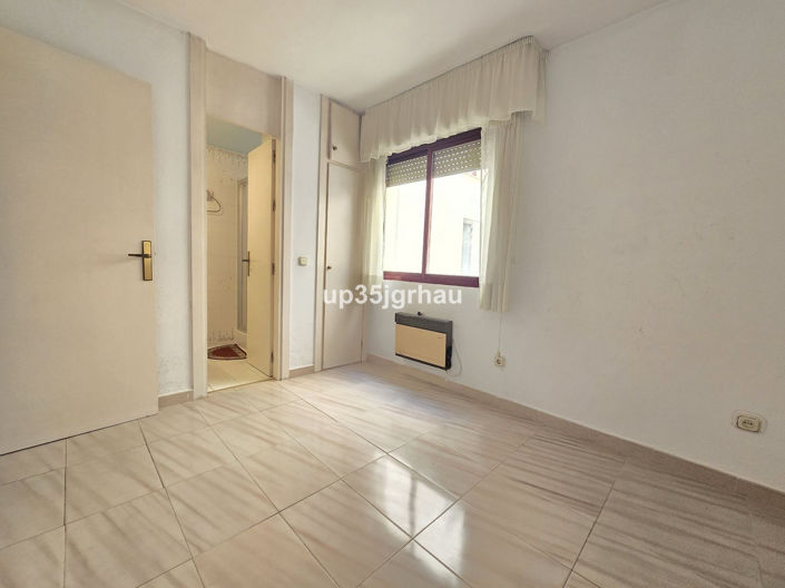 Image No.17-2 Bed Property for sale