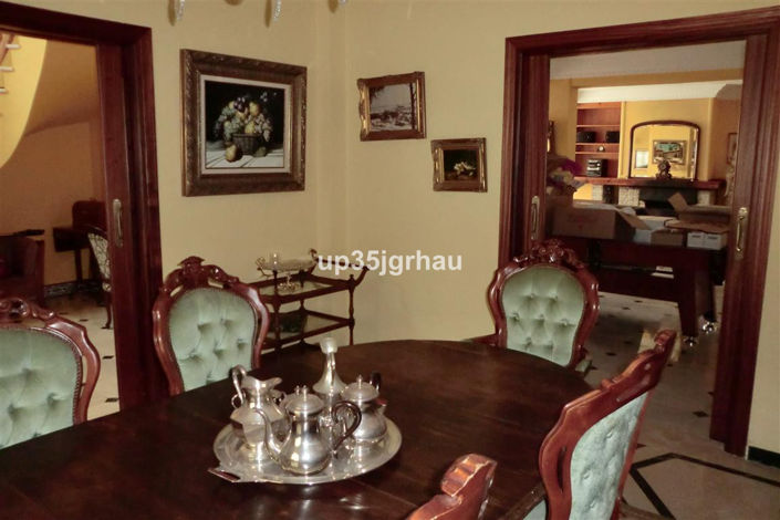 Image No.24-5 Bed Property for sale