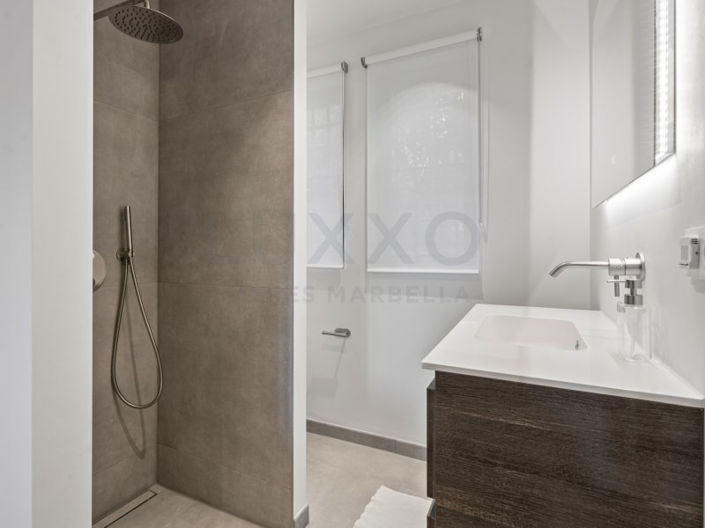 Image No.21-2 Bed Property for sale