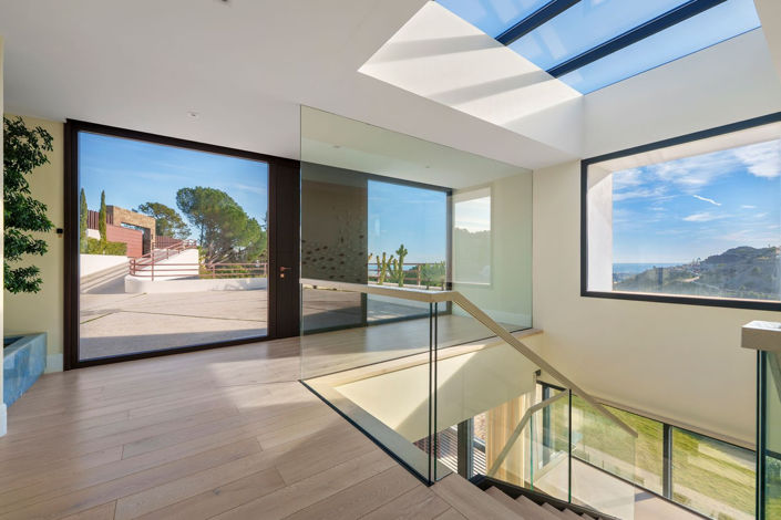 Image No.27-5 Bed Property for sale