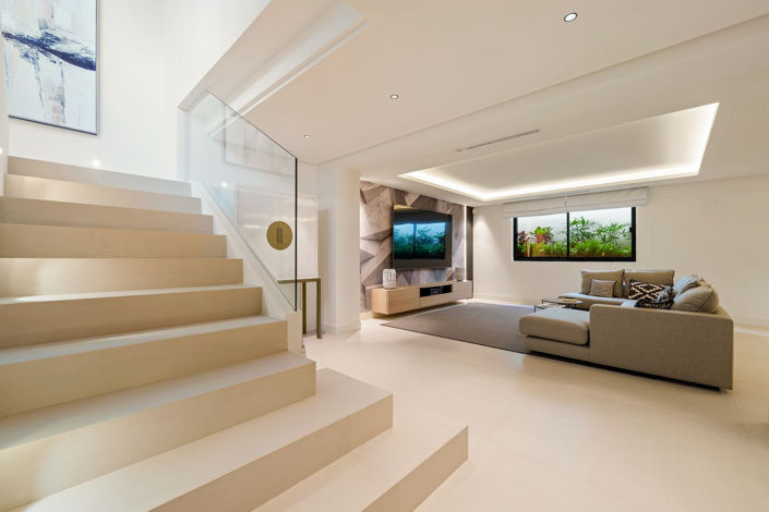 Image No.21-5 Bed Property for sale