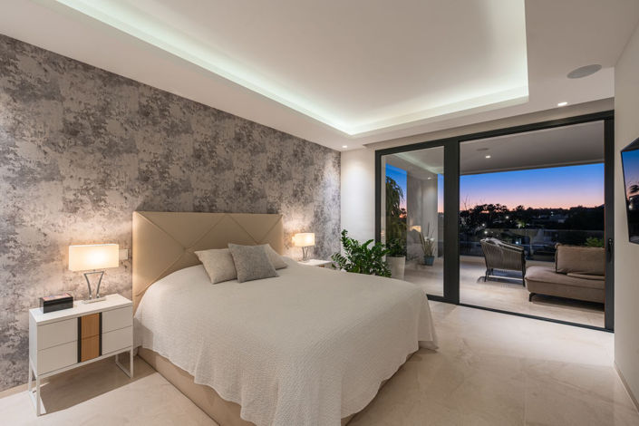 Image No.15-6 Bed Property for sale