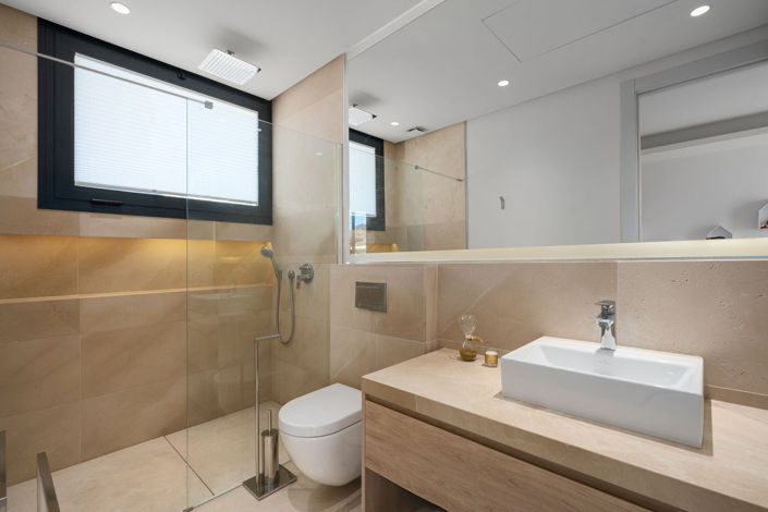 Image No.16-6 Bed Property for sale