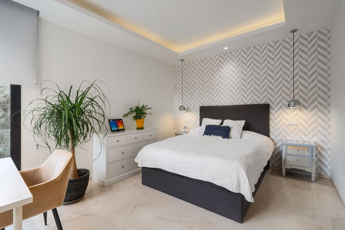 Image No.18-6 Bed Property for sale