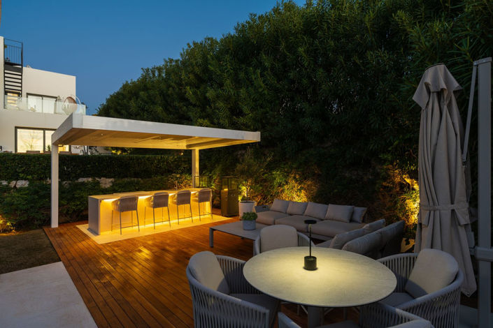 Image No.20-6 Bed Property for sale