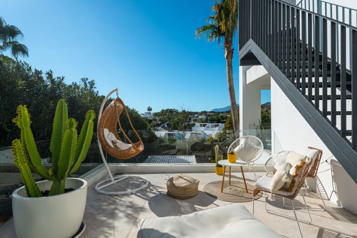 Image No.24-6 Bed Property for sale