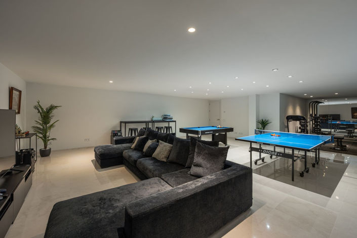 Image No.27-6 Bed Property for sale