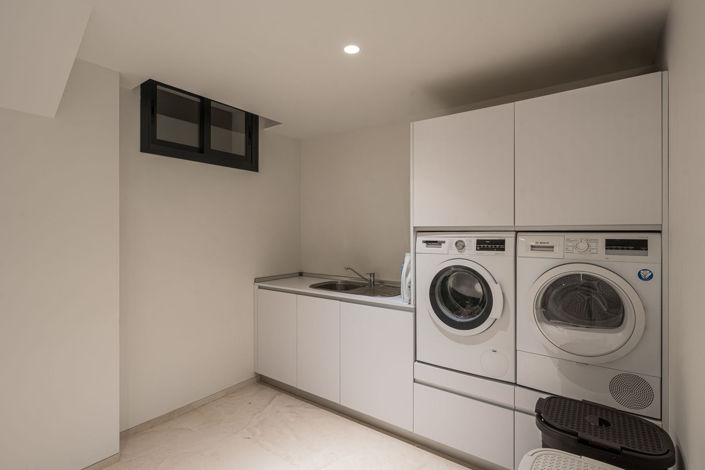 Image No.34-6 Bed Property for sale