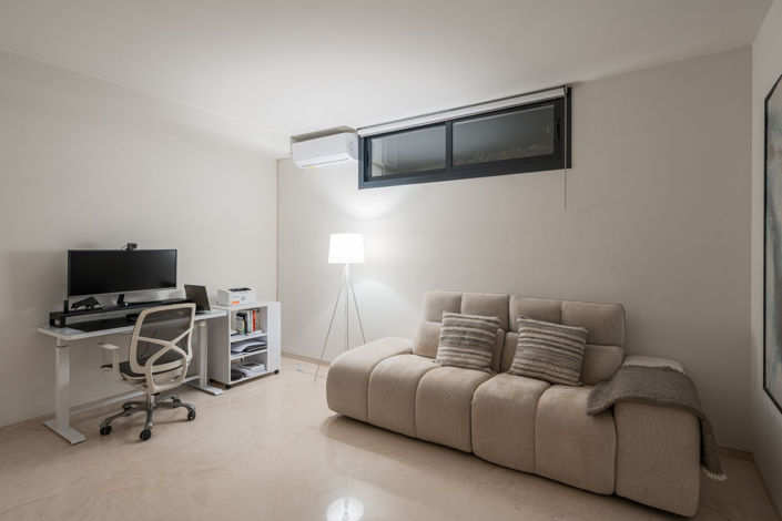 Image No.35-6 Bed Property for sale