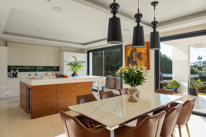 Image No.8-6 Bed Property for sale