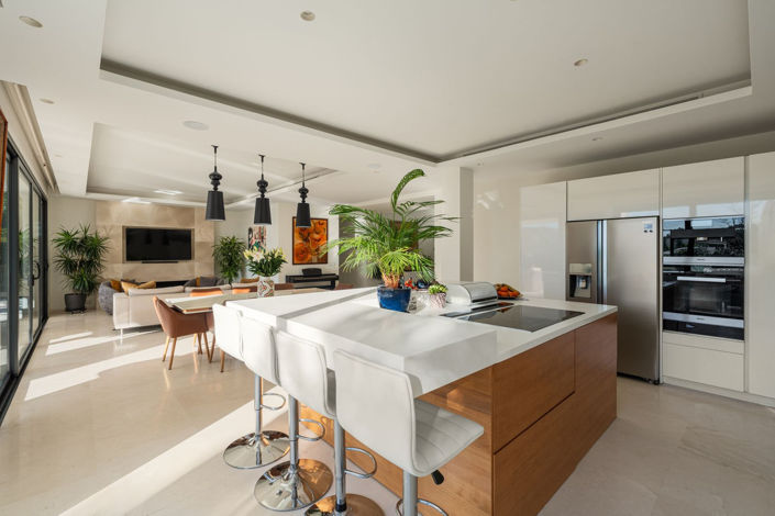 Image No.9-6 Bed Property for sale