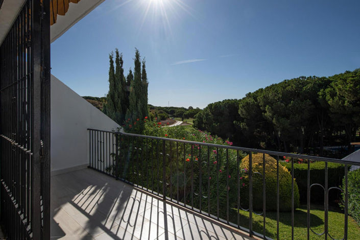 Image No.10-2 Bed Property for sale