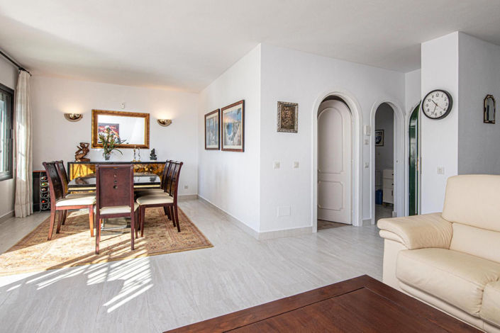 Image No.12-2 Bed Property for sale