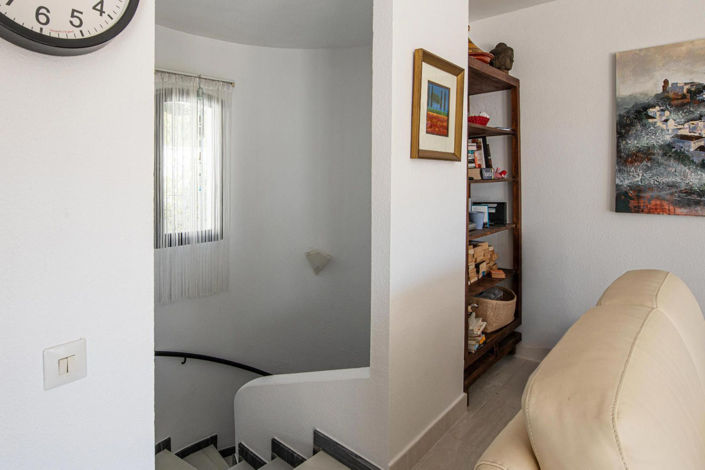 Image No.15-2 Bed Property for sale