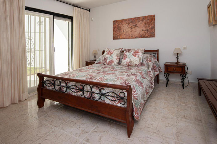 Image No.18-2 Bed Property for sale