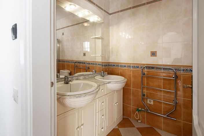 Image No.21-2 Bed Property for sale