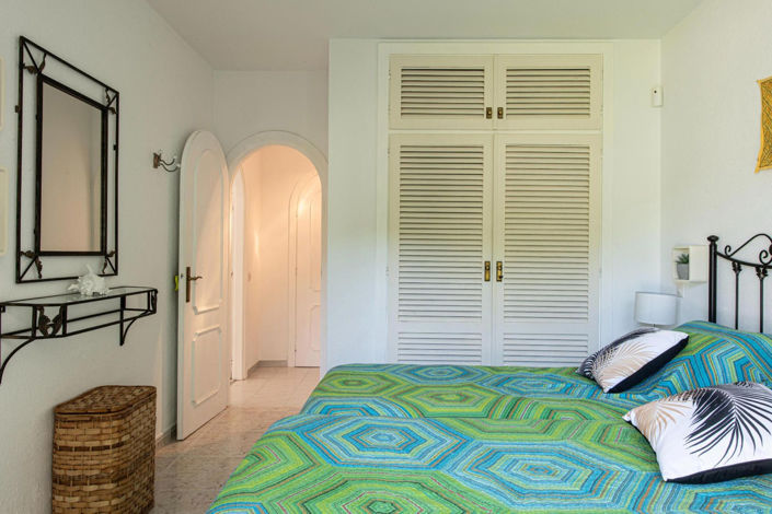 Image No.25-2 Bed Property for sale