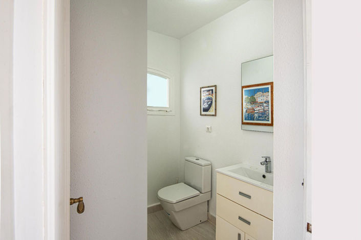 Image No.27-2 Bed Property for sale