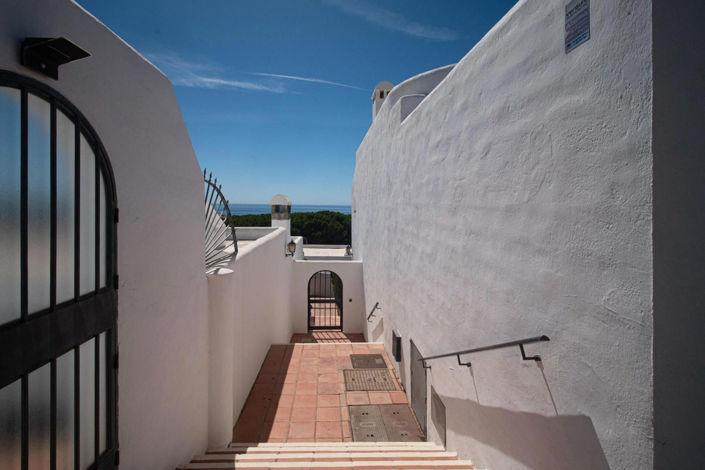 Image No.33-2 Bed Property for sale