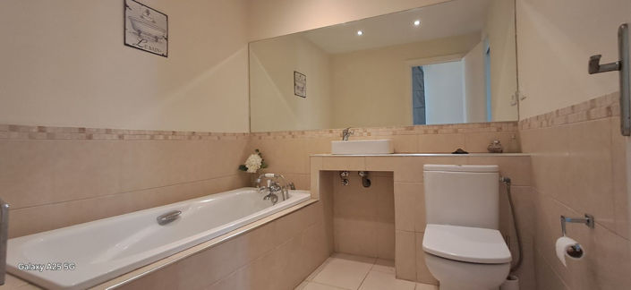 Image No.16-6 Bed Property for sale