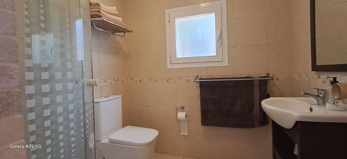 Image No.25-6 Bed Property for sale