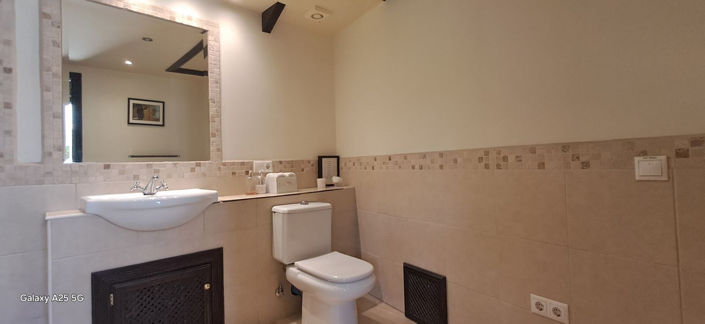 Image No.30-6 Bed Property for sale