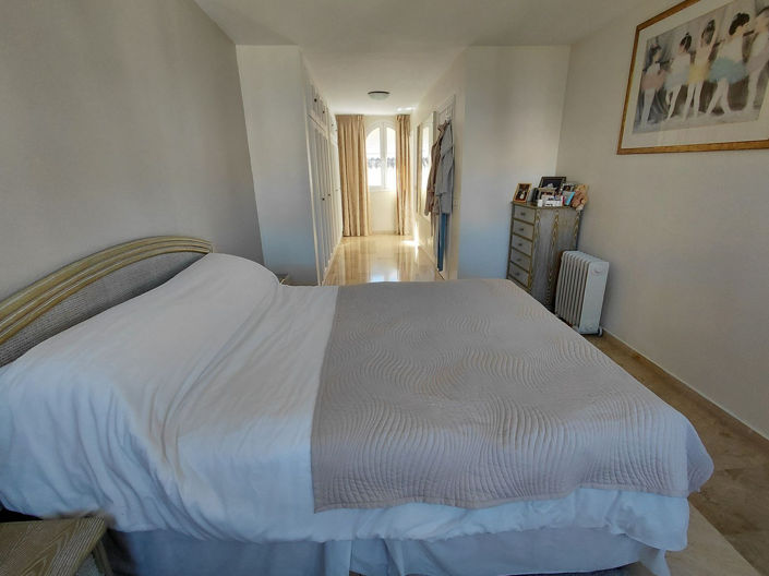 Image No.17-3 Bed Property for sale