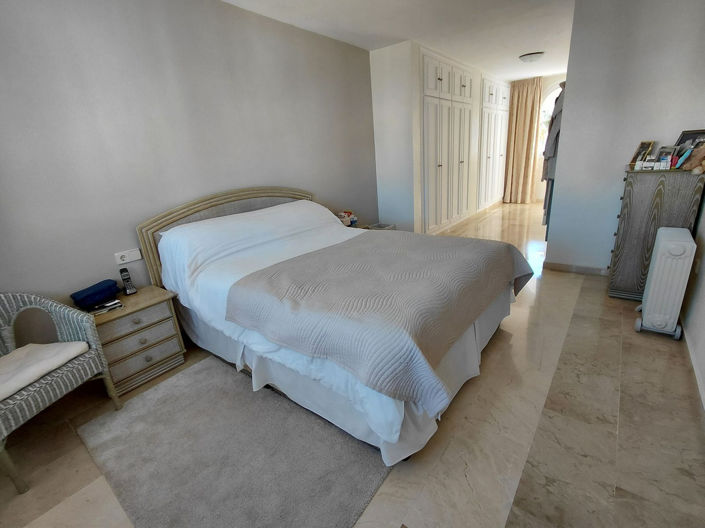 Image No.18-3 Bed Property for sale