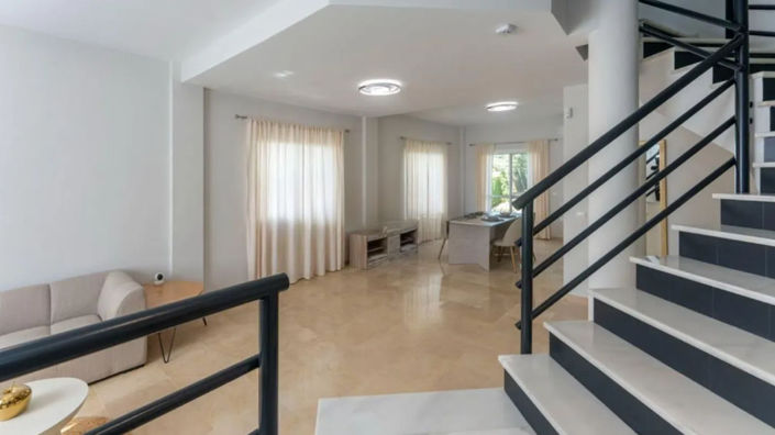 Image No.12-3 Bed Property for sale