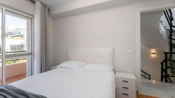 Image No.18-3 Bed Property for sale