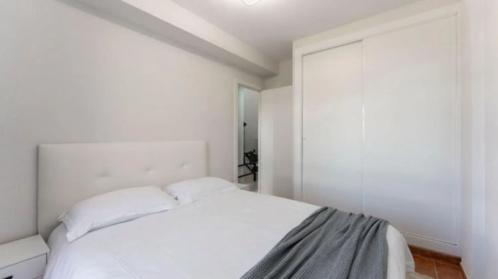 Image No.19-3 Bed Property for sale