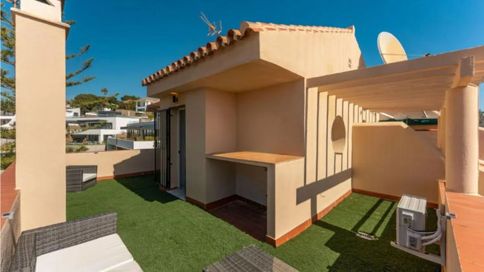 Image No.26-3 Bed Property for sale